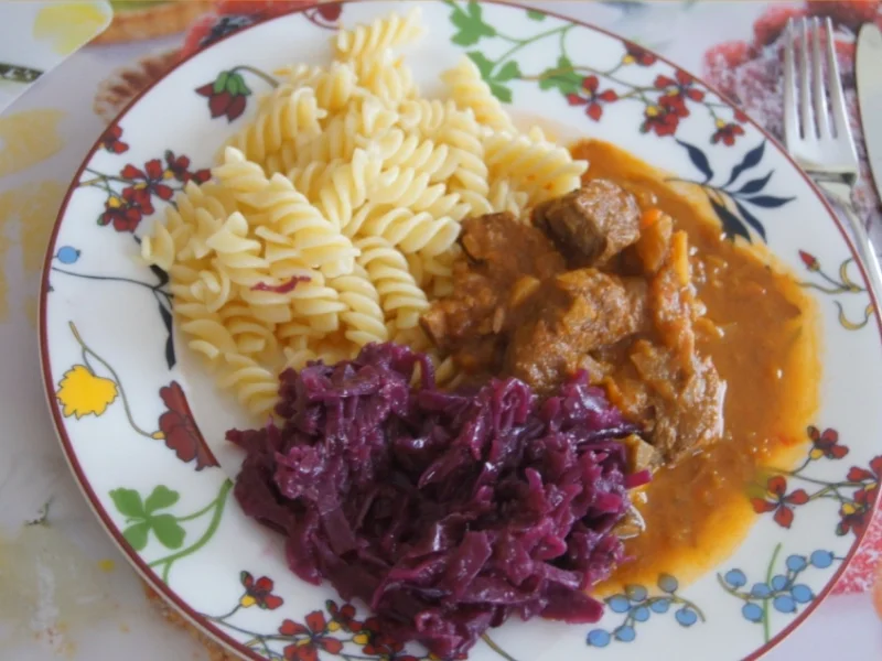 Rindergulasch ( Suppe )  mit Gemüsemix, Brokkoli und Kartoffeln - Rezept - Bild Nr. 4728