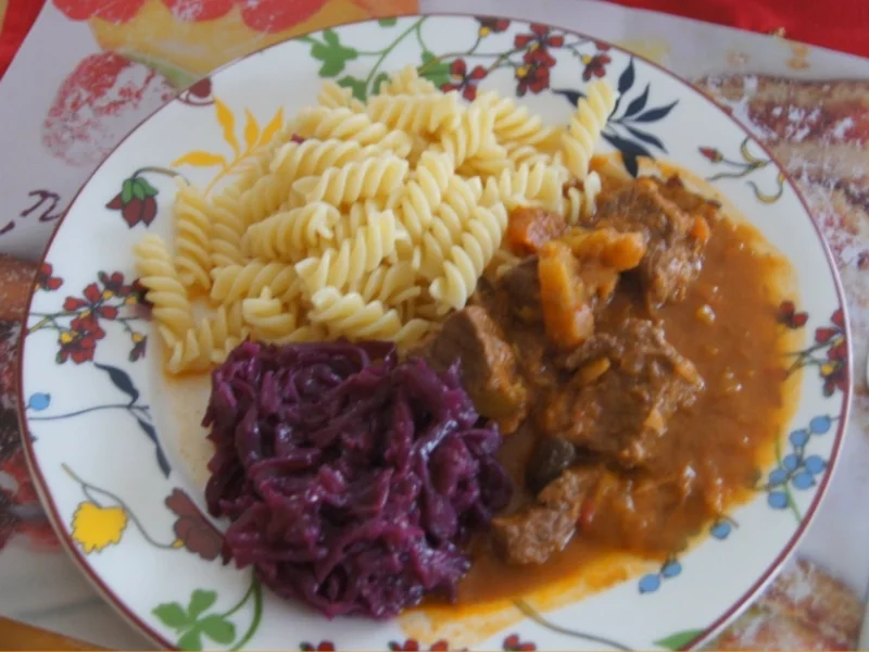 Rindergulasch ( Suppe )  mit Gemüsemix, Brokkoli und Kartoffeln - Rezept - Bild Nr. 4729