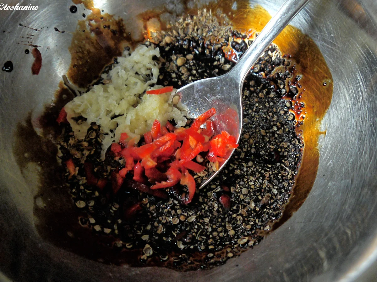 Asiatische Schweinerei mit Knoblauch-Koriander-Kartoffelpüree - Rezept - Bild Nr. 5