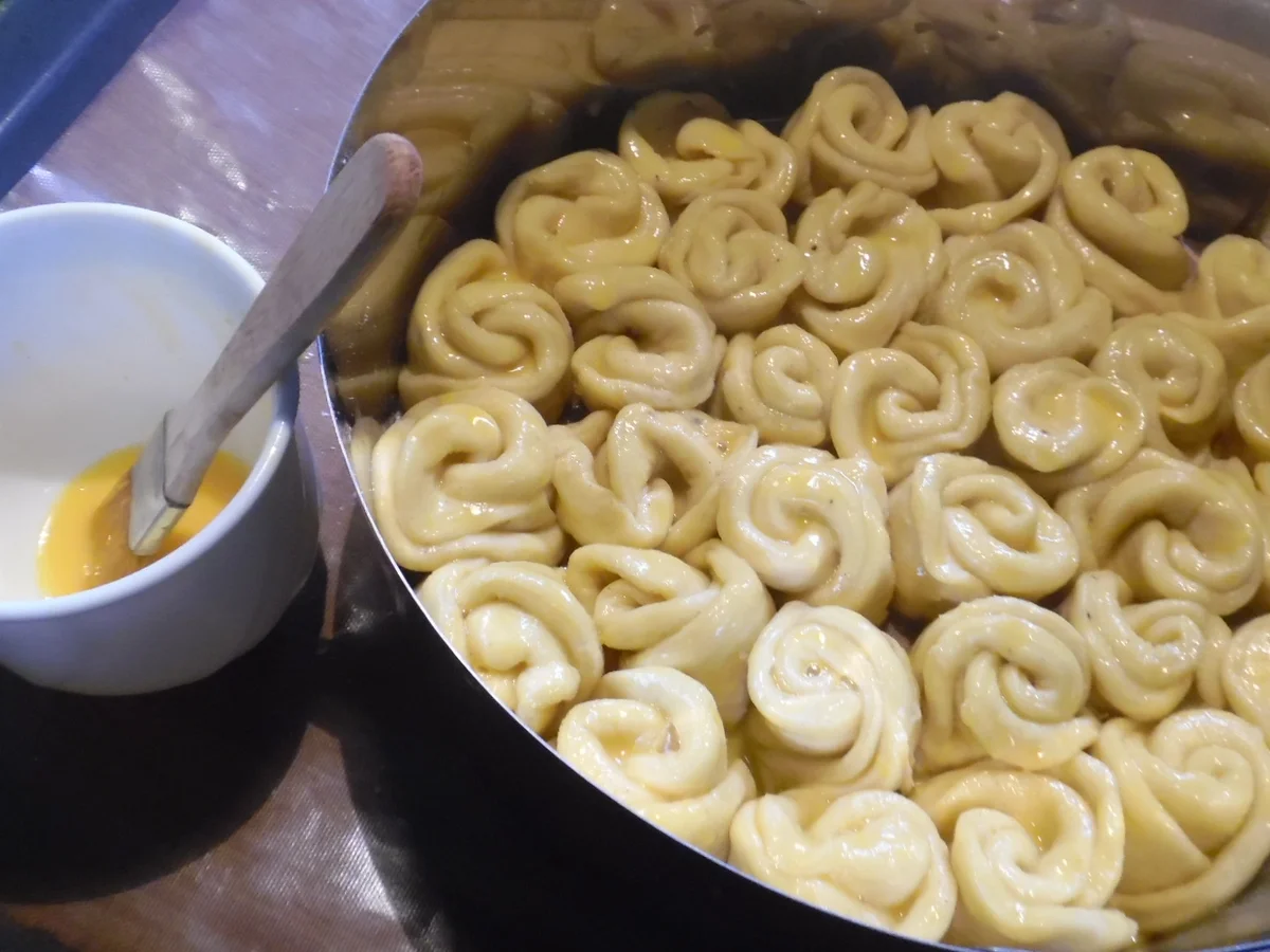 Rezept: Brioche bouclettes ...Brioche in "Rosen-Form" Bild Nr. 4711 Brioche bouclettes ...Brioche in "Rosen-Form" - Rezept - Bild Nr. 4711