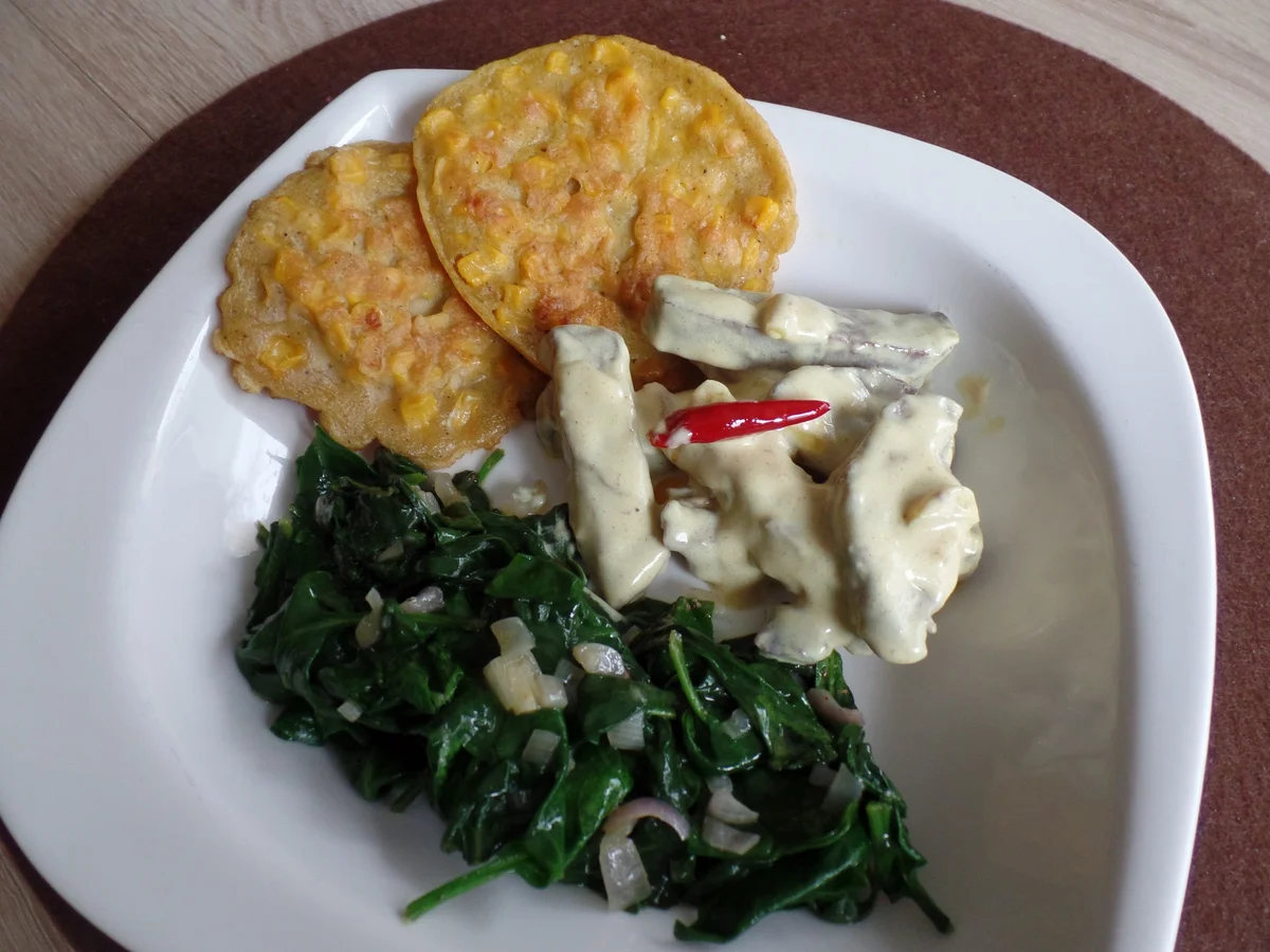 Rezept: Filetspitzen mit Kokos-Curry Sauce , Maispuffer und Spinat Bild Nr. 4709 Filetspitzen mit Kokos-Curry Sauce , Maispuffer und Spinat - Rezept - Bild Nr. 4709