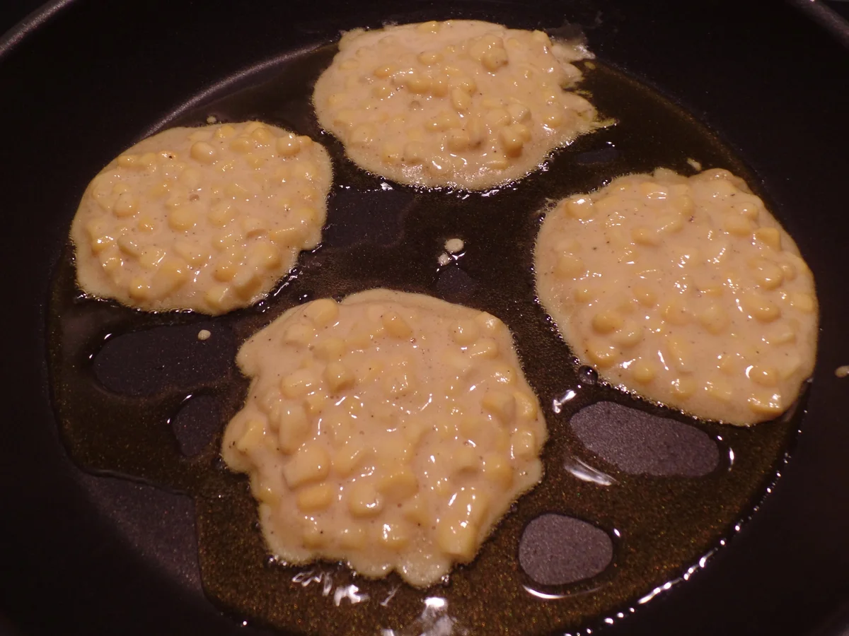 Rezept: Filetspitzen mit Kokos-Curry Sauce , Maispuffer und Spinat Bild Nr. 4715 Filetspitzen mit Kokos-Curry Sauce , Maispuffer und Spinat - Rezept - Bild Nr. 4715