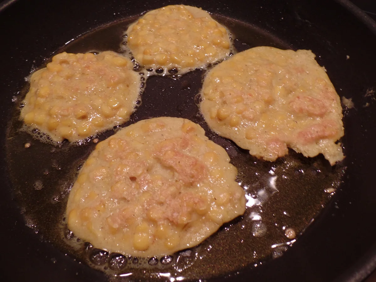 Rezept: Filetspitzen mit Kokos-Curry Sauce , Maispuffer und Spinat Bild Nr. 4716 Filetspitzen mit Kokos-Curry Sauce , Maispuffer und Spinat - Rezept - Bild Nr. 4716