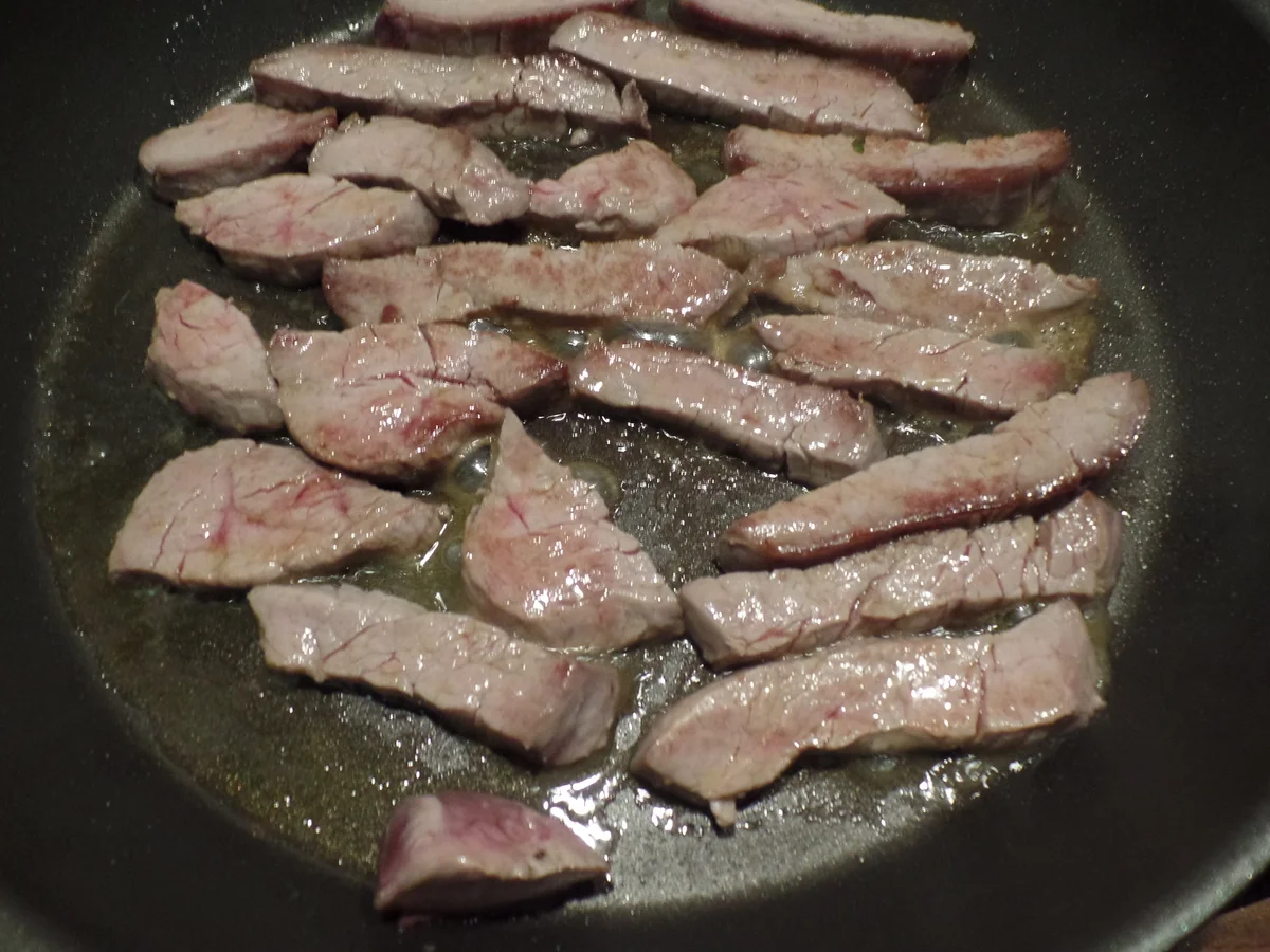 Rezept: Filetspitzen mit Kokos-Curry Sauce , Maispuffer und Spinat Bild Nr. 4723 Filetspitzen mit Kokos-Curry Sauce , Maispuffer und Spinat - Rezept - Bild Nr. 4723