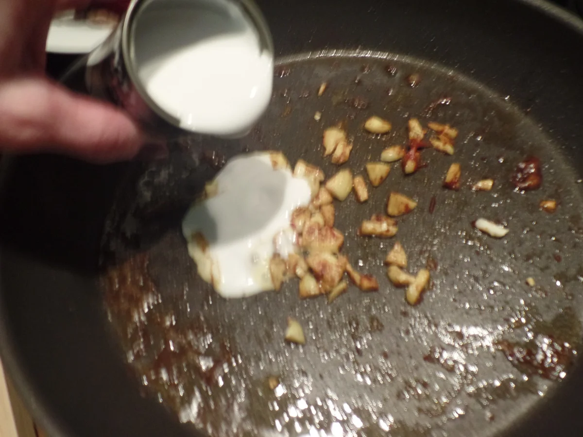 Rezept: Filetspitzen mit Kokos-Curry Sauce , Maispuffer und Spinat Bild Nr. 4726 Filetspitzen mit Kokos-Curry Sauce , Maispuffer und Spinat - Rezept - Bild Nr. 4726