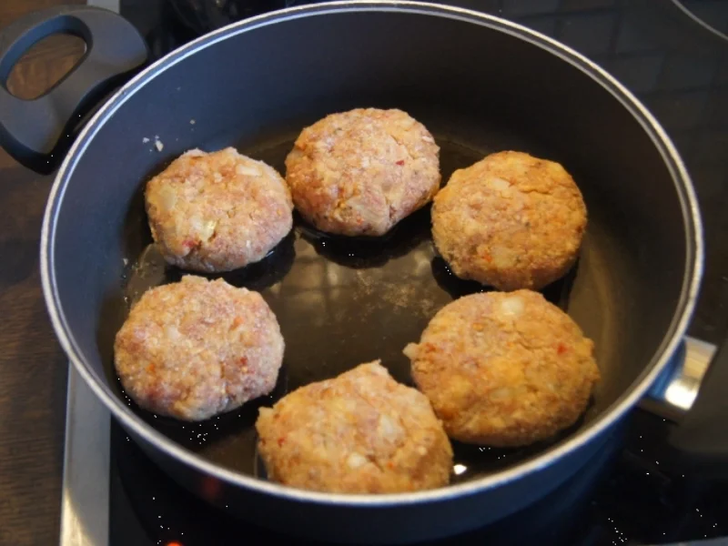 Fleischpflanzerl mit Sauce, Butterbohnen und Drillingen - Rezept - Bild Nr. 4712