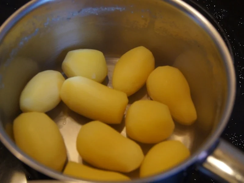 Fleischpflanzerl mit Sauce, Butterbohnen und Drillingen - Rezept - Bild Nr. 4717