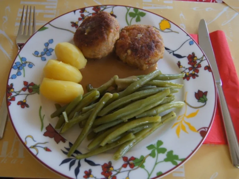 Fleischpflanzerl mit Sauce, Butterbohnen und Drillingen - Rezept - Bild Nr. 4718