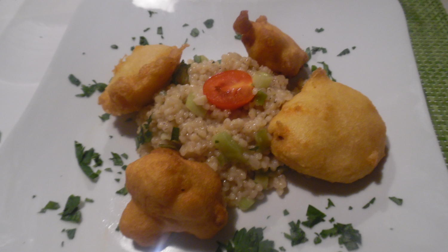 Graupen-Risotto mit Blumenkohl im Bierteig - Rezept - kochbar.de