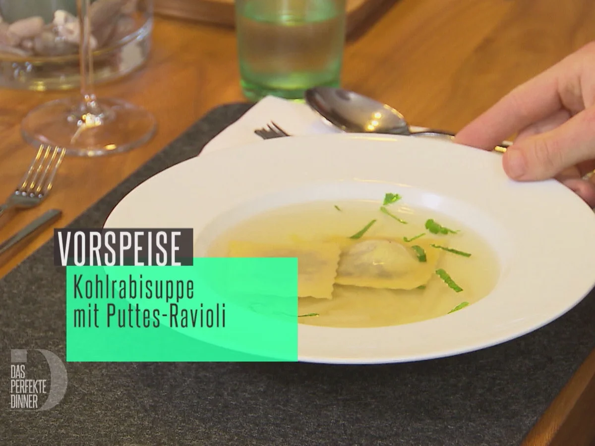 Klare Kohlrabisuppe mit Puttes-Ravioli - Rezept - Bild Nr. 2