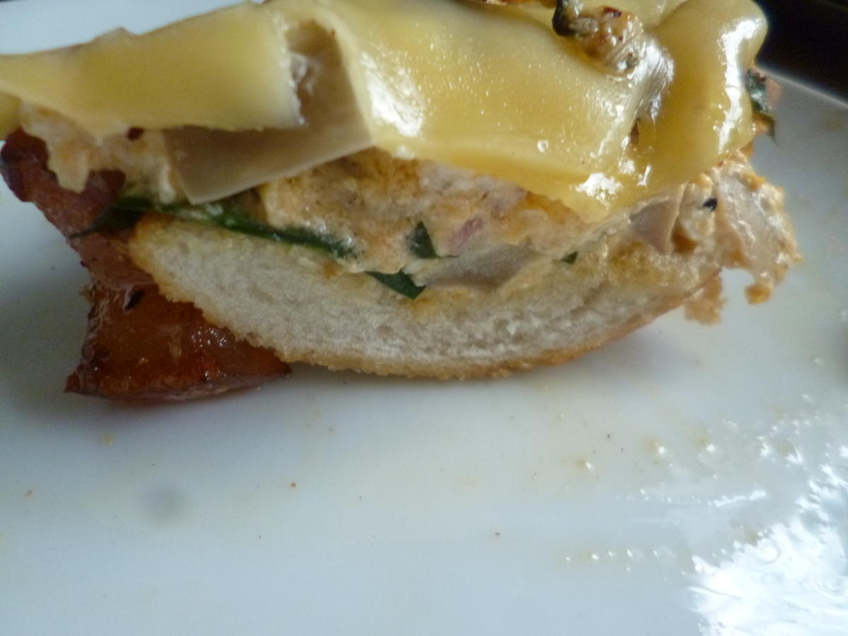 Champignon-Baguette mit Gouda überbacken - Rezept - kochbar.de