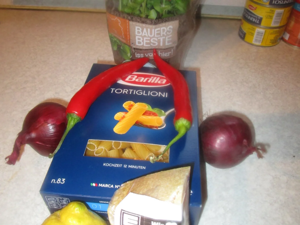 Rezept: Tortiglioni mit Thunfisch Bild Nr. 4725 Tortiglioni mit Thunfisch - Rezept - Bild Nr. 4725