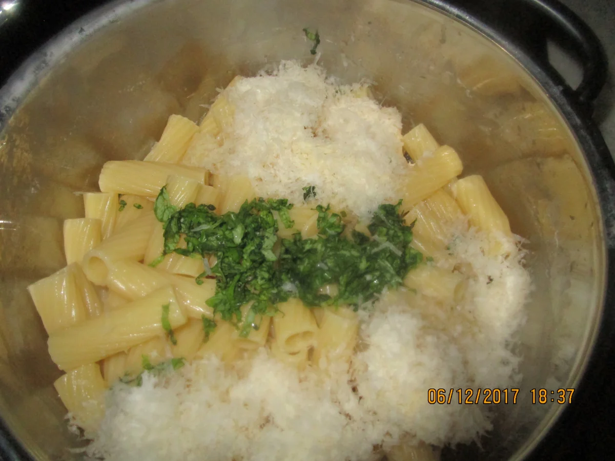 Rezept: Tortiglioni mit Thunfisch Bild Nr. 4740 Tortiglioni mit Thunfisch - Rezept - Bild Nr. 4740