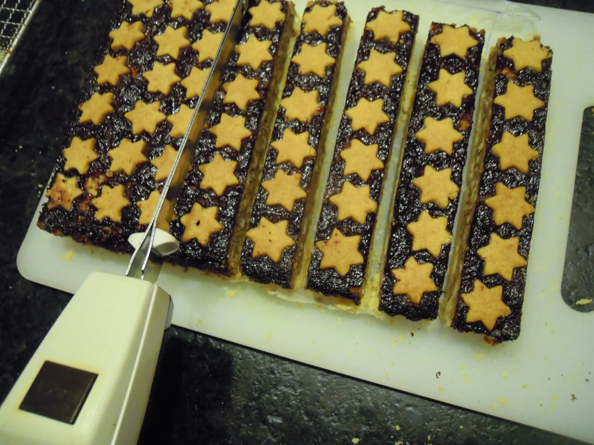 Ungarische Würfel mit Mandelgewürzteig - Rezept - Bild Nr. 4745