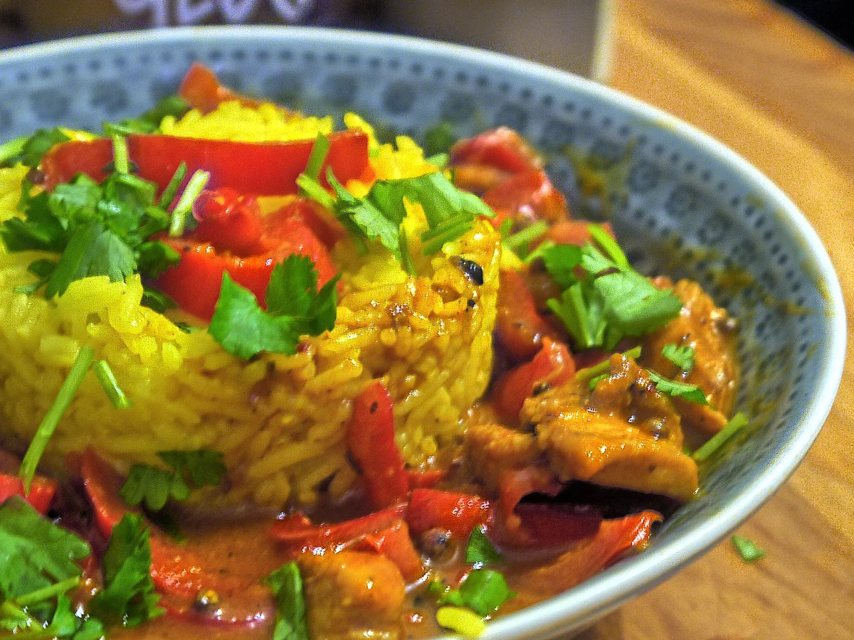 Rezept: Hähnchengeschnetzeltes in geräuchertem Paprikarahm Bild Nr. 4732 Hähnchengeschnetzeltes in geräuchertem Paprikarahm - Rezept - Bild Nr. 4732