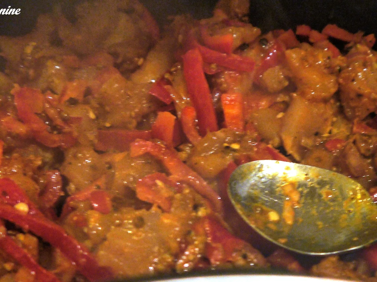 Rezept: Hähnchengeschnetzeltes in geräuchertem Paprikarahm Bild Nr. 4740 Hähnchengeschnetzeltes in geräuchertem Paprikarahm - Rezept - Bild Nr. 4740