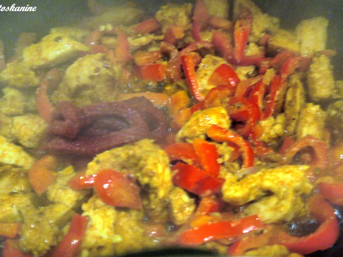 Rezept: Hähnchengeschnetzeltes in geräuchertem Paprikarahm Bild Nr. 4741 Hähnchengeschnetzeltes in geräuchertem Paprikarahm - Rezept - Bild Nr. 4741