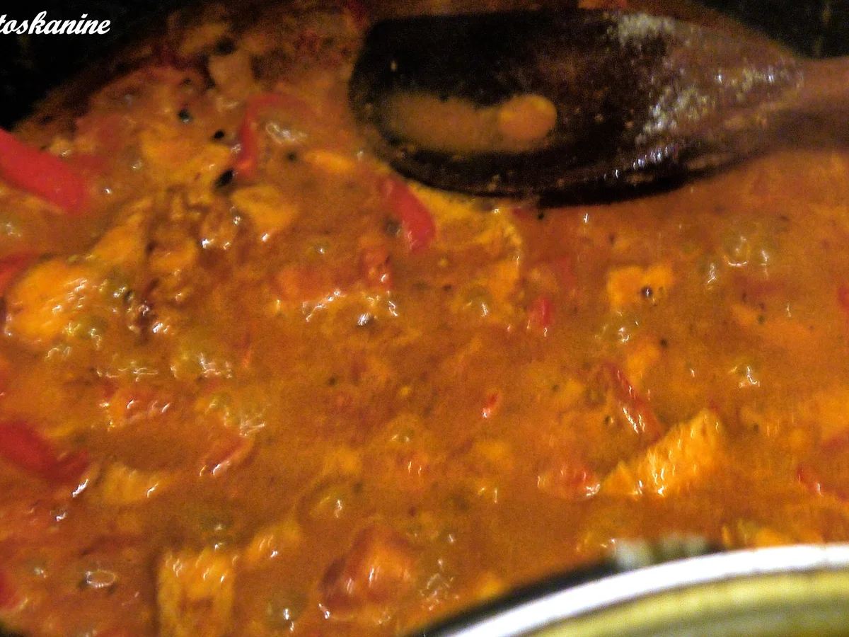 Rezept: Hähnchengeschnetzeltes in geräuchertem Paprikarahm Bild Nr. 4742 Hähnchengeschnetzeltes in geräuchertem Paprikarahm - Rezept - Bild Nr. 4742