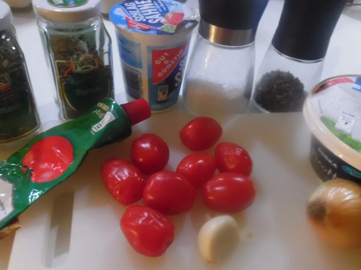 Cappellacci mit Ricotta-Parmesan-Füllung und Tomaten-Rahm-Soße - Rezept - Bild Nr. 4733