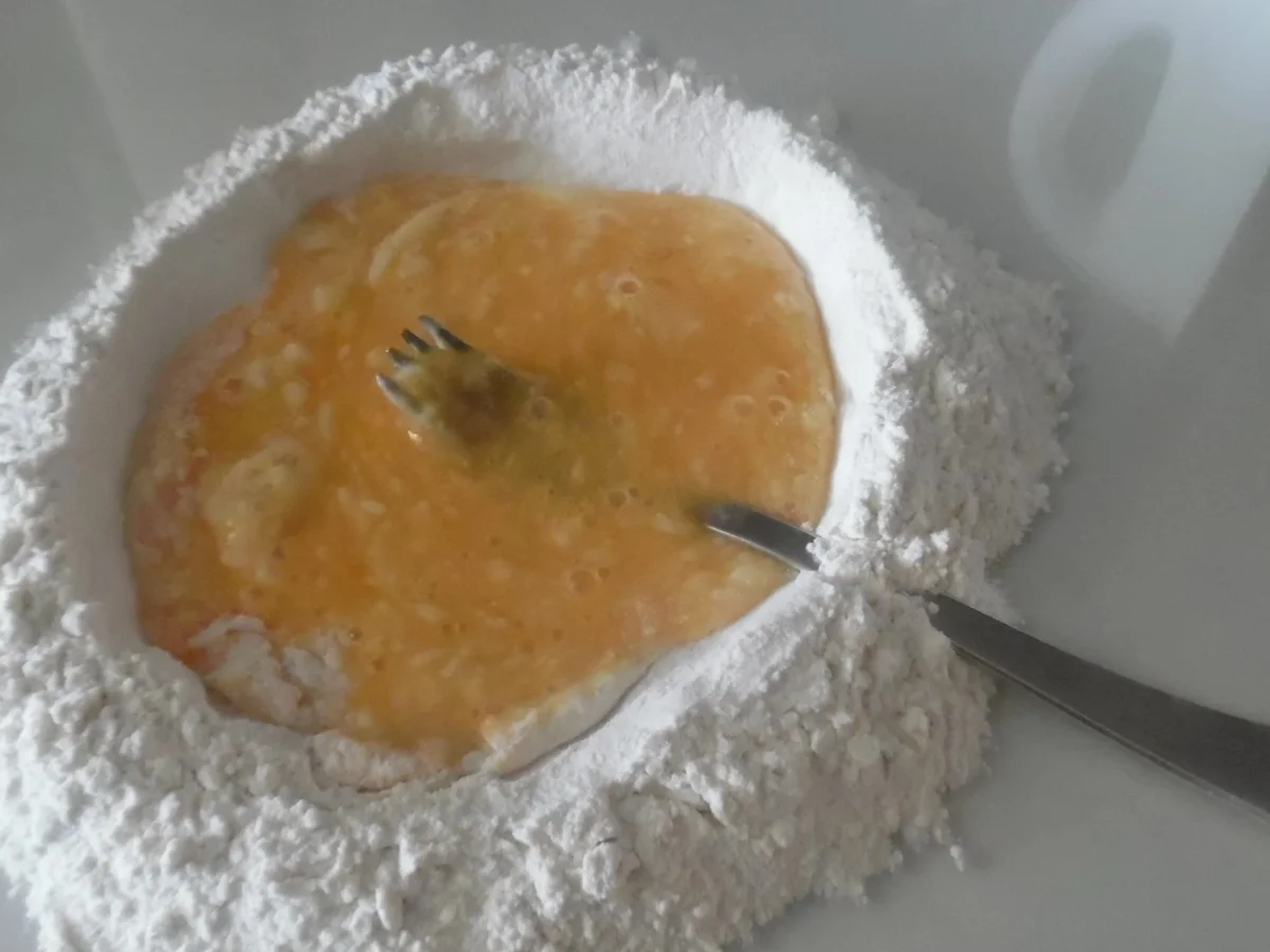 Cappellacci mit Ricotta-Parmesan-Füllung und Tomaten-Rahm-Soße - Rezept - Bild Nr. 4743