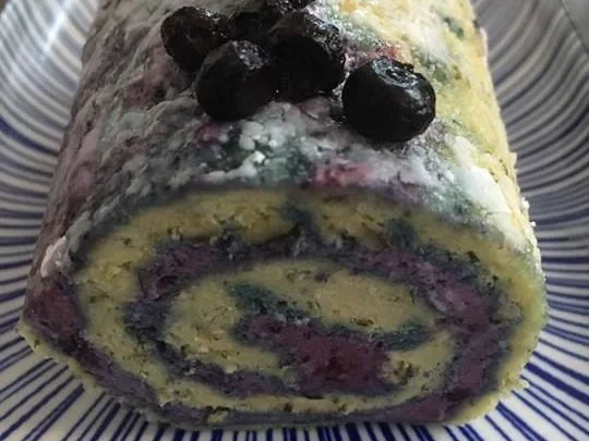 Rezept: Kürbiskern-Biskuitrolle mit Blaubeerfüllung Bild Nr. 4732 Kürbiskern-Biskuitrolle mit Blaubeerfüllung - Rezept - Bild Nr. 4732
