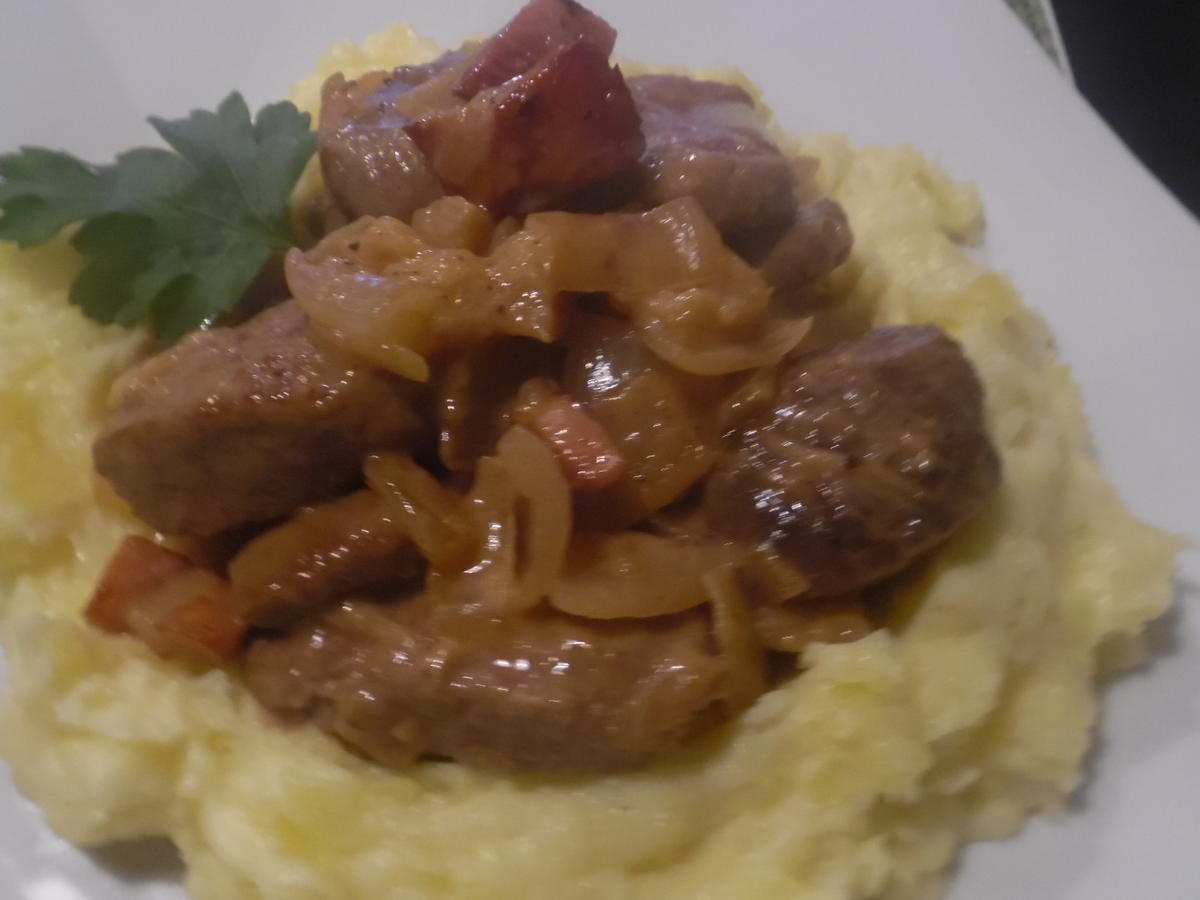 Kalbs-Leber-Ragout in einem Ring aus Kartoffel-Stampf - Rezept - kochbar.de