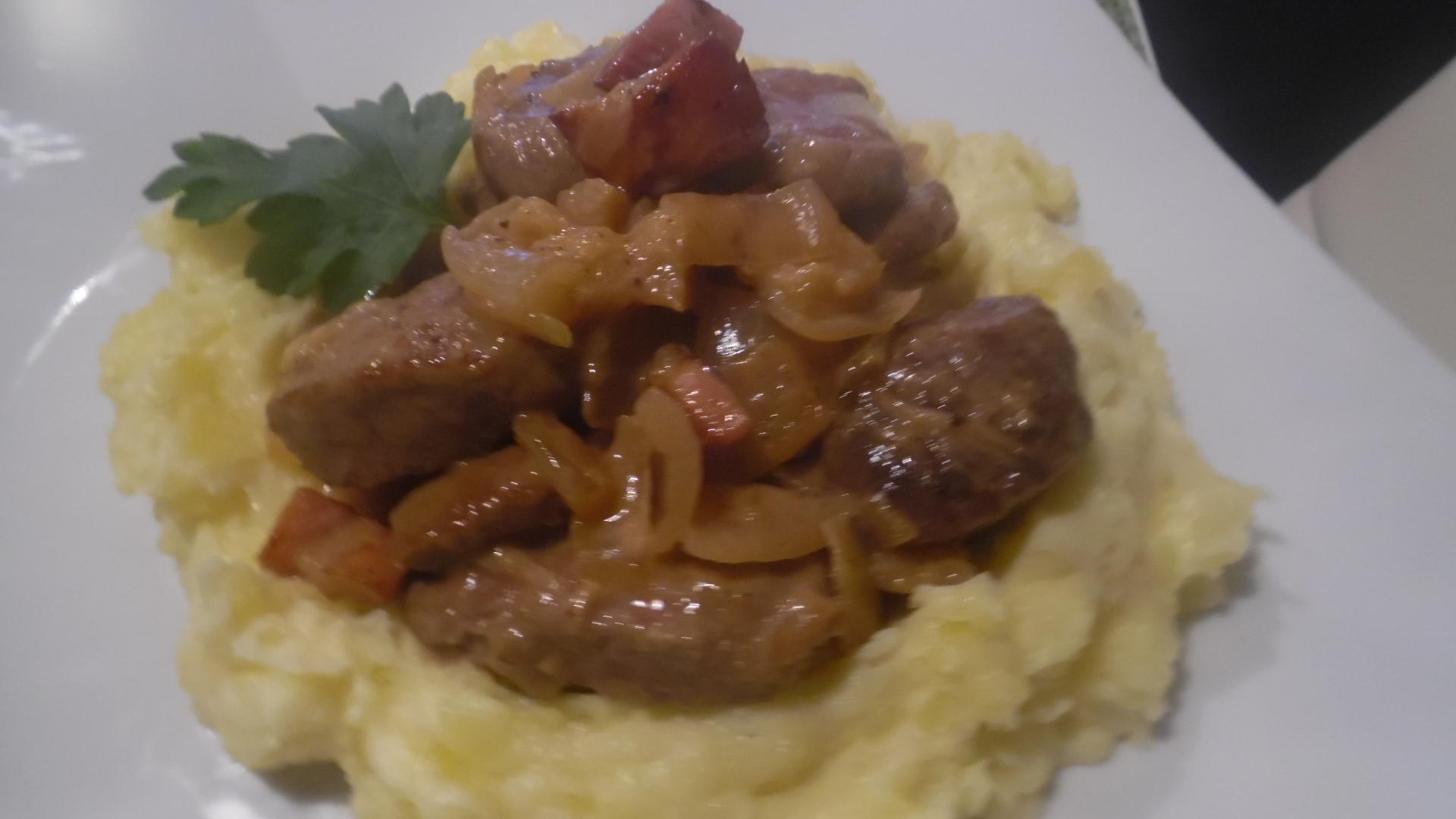 Bilder für Kalbs-Leber-Ragout in einem Ring aus Kartoffel-Stampf - Rezept