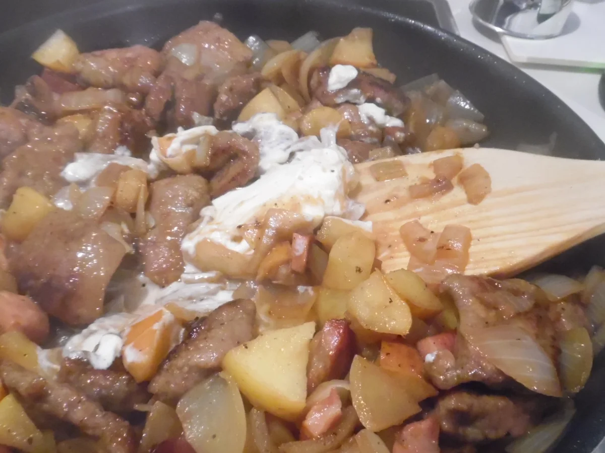 Kalbs-Leber-Ragout in einem Ring aus Kartoffel-Stampf - Rezept - Bild Nr. 4733