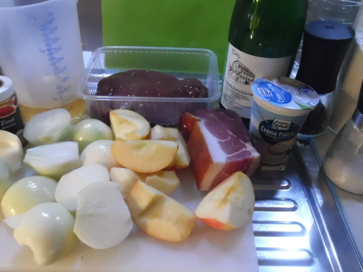 Kalbs-Leber-Ragout in einem Ring aus Kartoffel-Stampf - Rezept - Bild Nr. 4741