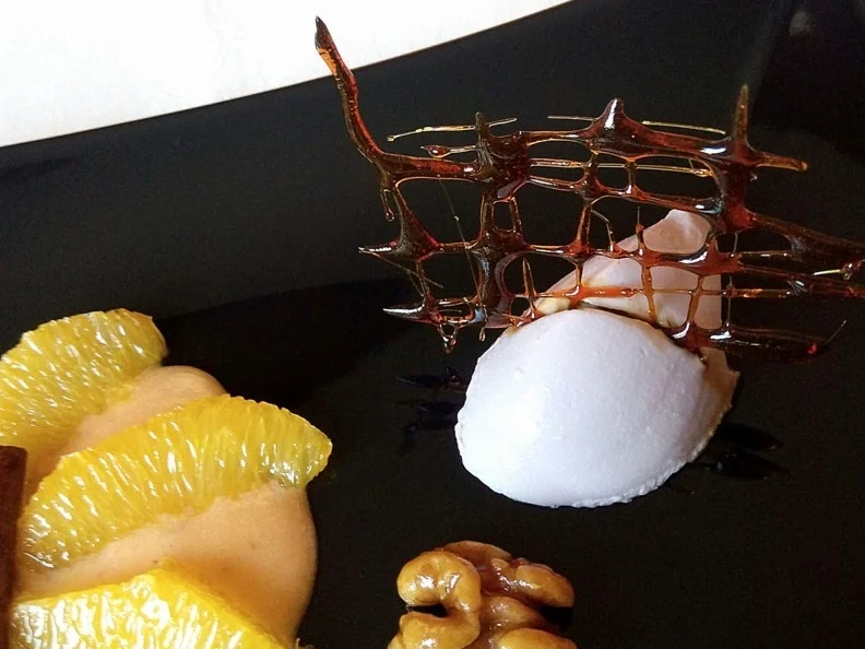 Glühwein-Panna Cotta mit Karamell-Gitter, Gewürz-Orangen auf Orangen-Zabaione ... - Rezept - Bild Nr. 4734