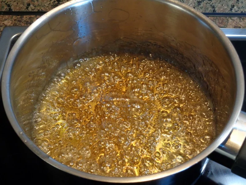 Glühwein-Panna Cotta mit Karamell-Gitter, Gewürz-Orangen auf Orangen-Zabaione ... - Rezept - Bild Nr. 4739