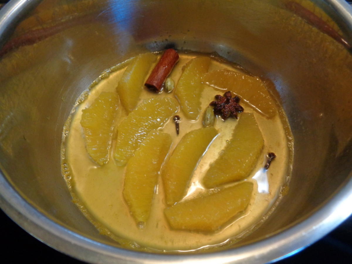 Glühwein-Panna Cotta mit Karamell-Gitter, Gewürz-Orangen auf Orangen-Zabaione ... - Rezept - Bild Nr. 4742