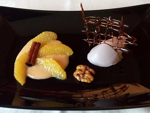 Glühwein-Panna Cotta mit Karamell-Gitter, Gewürz-Orangen auf Orangen-Zabaione ... - Rezept - Bild Nr. 4750