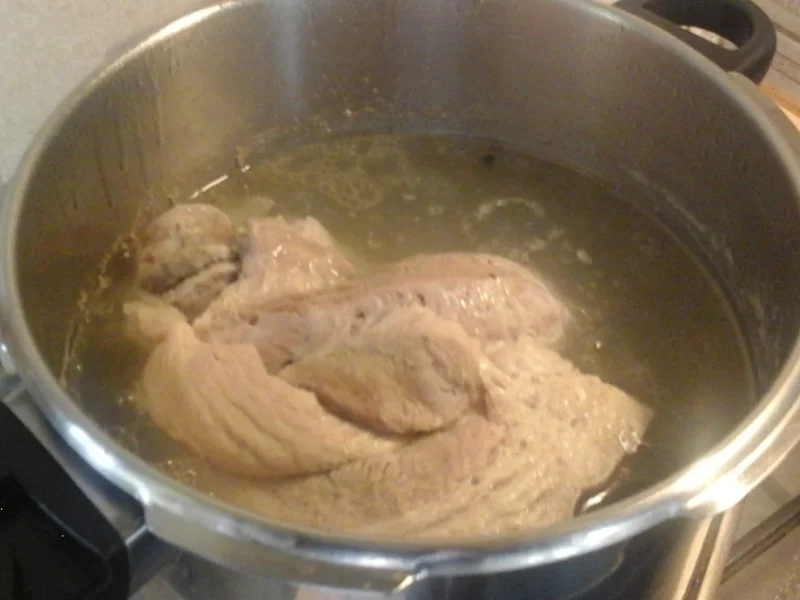 Rezept: Fleischbrühsuppe mit Gemüse, pikanten Eierstich und Fadennudeln Bild Nr. 4738 Fleischbrühsuppe mit Gemüse, pikanten Eierstich und Fadennudeln - Rezept - Bild Nr. 4738