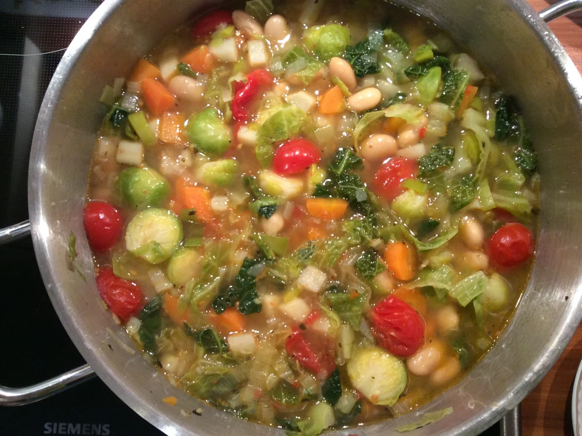 Minestrone mit Wintergemüse und Pesto - Rezept - Bild Nr. 2