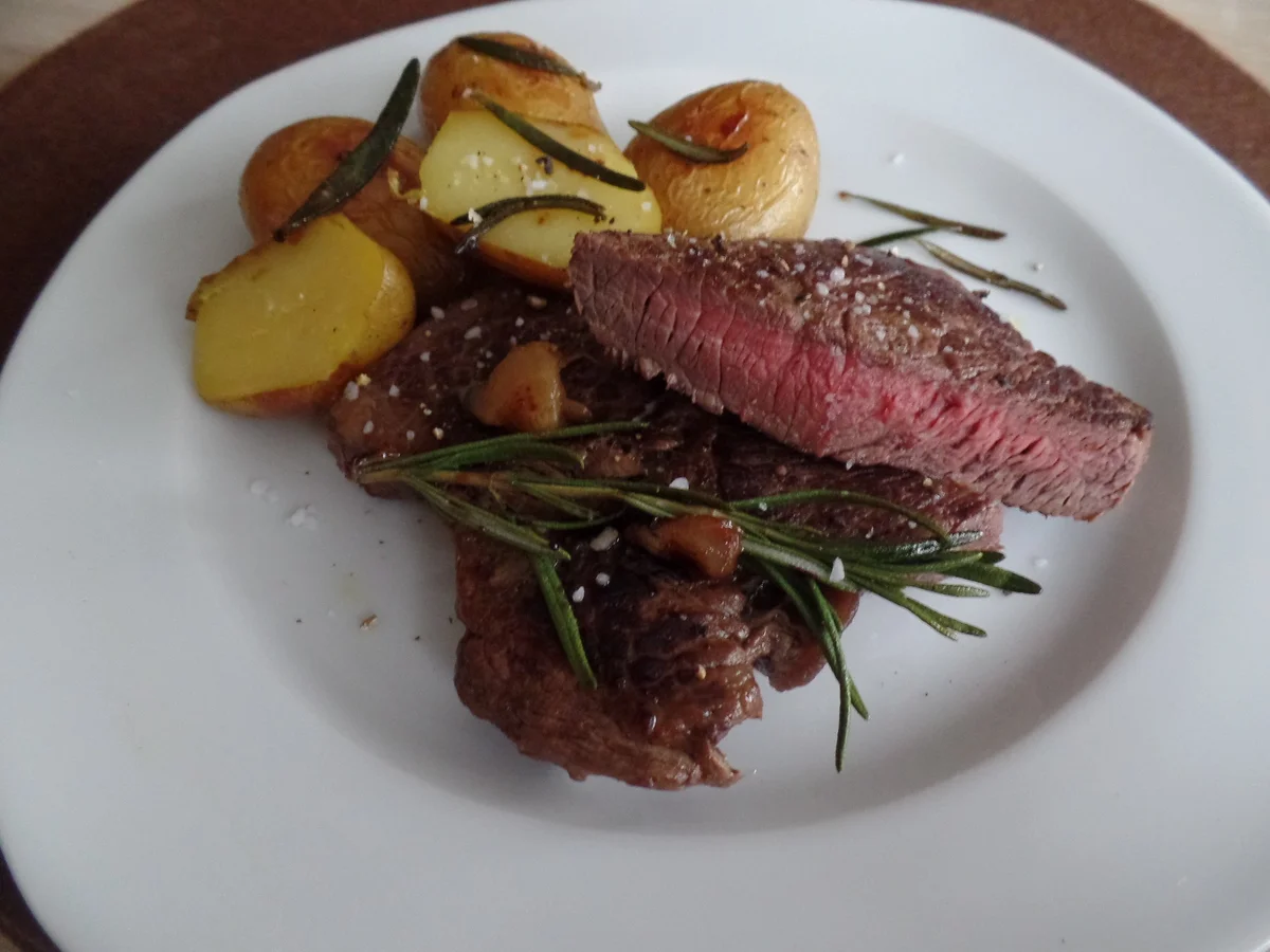 Rinderfilet mit Rosmarin-Kartöffelchen - Rezept - Bild Nr. 4754