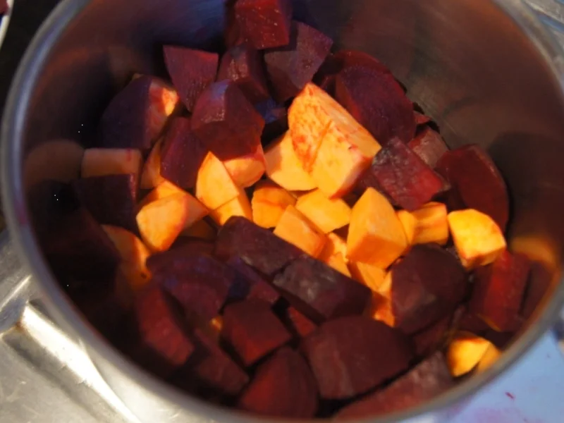 Falsches Hirn mit Rote-Bete-Süßkartoffel-Stampf und geschmorten Spitzkohl - Rezept - Bild Nr. 4785