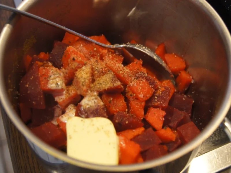 Falsches Hirn mit Rote-Bete-Süßkartoffel-Stampf und geschmorten Spitzkohl - Rezept - Bild Nr. 4787