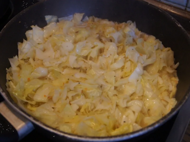 Falsches Hirn mit Rote-Bete-Süßkartoffel-Stampf und geschmorten Spitzkohl - Rezept - Bild Nr. 4792