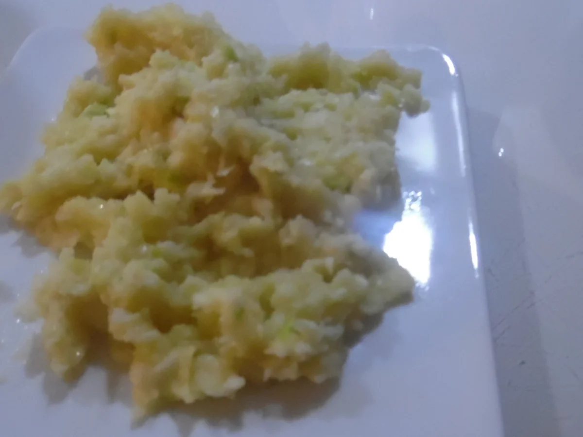 Rezept: Knoblauchsuppe mit Parmesan-Crostini Bild Nr. 6 Knoblauchsuppe mit Parmesan-Crostini - Rezept - Bild Nr. 6