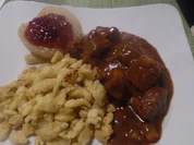 Rezept: Wildschwein-Gulasch mit Preiselbeer-Birne und Spรคtzle Bild Nr. 4794 Wildschwein-Gulasch mit Preiselbeer-Birne und Spรคtzle - Rezept - Bild Nr. 4794