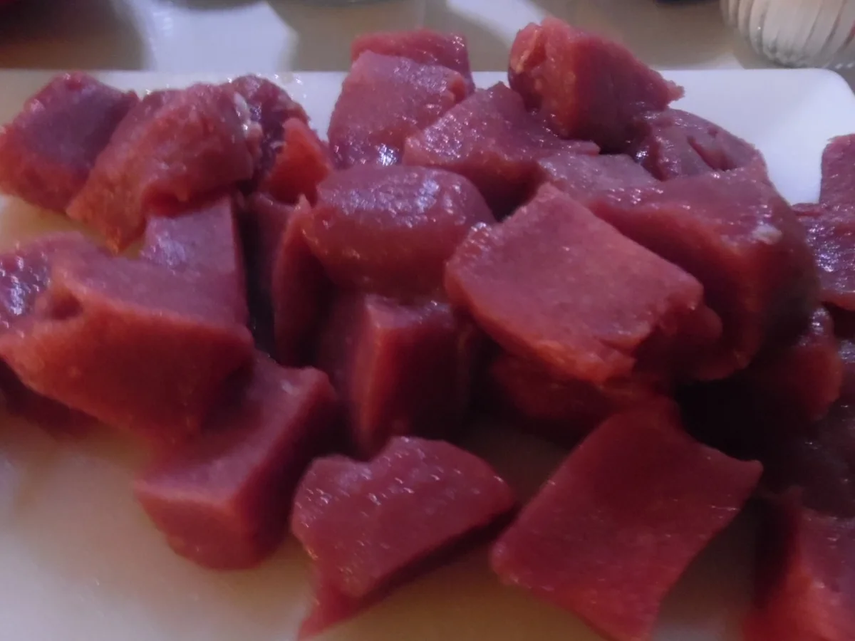 Rezept: Wildschwein-Gulasch mit Preiselbeer-Birne und Spätzle Bild Nr. 4806 Wildschwein-Gulasch mit Preiselbeer-Birne und Spätzle - Rezept - Bild Nr. 4806