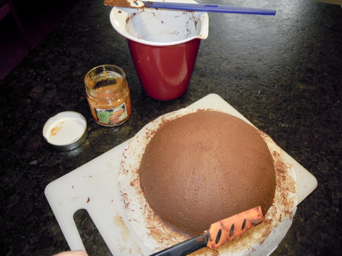 Trüffel Kuppel Torte mit Ferrero Rocher und gebrannten Mandeln - Rezept - Bild Nr. 4815
