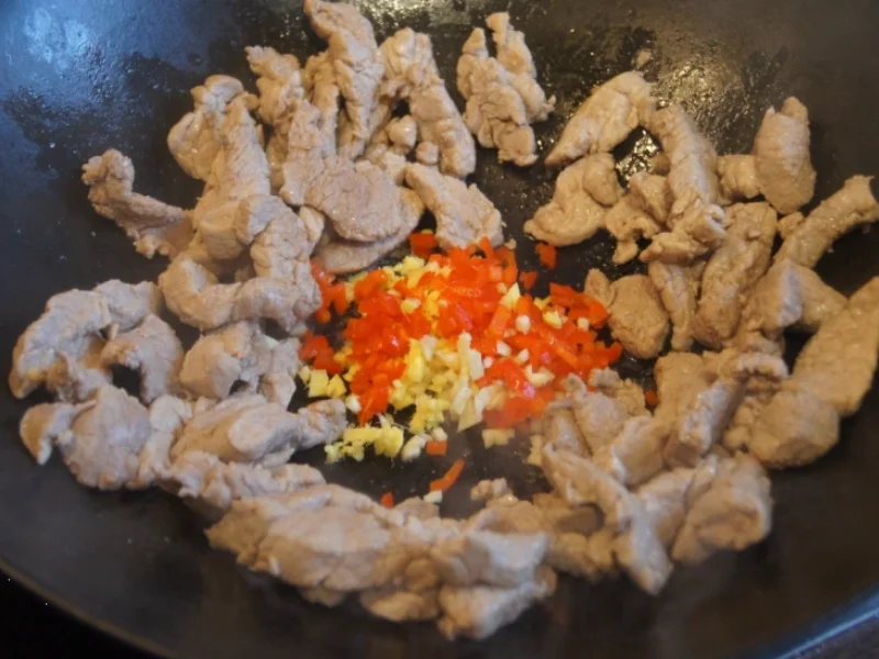 Rezept: Asiatisches Schweinefiletgeschnetzeltes mit Gemüse und gelben Basmatireis Bild Nr. 4826 Asiatisches Schweinefiletgeschnetzeltes mit Gemüse und gelben Basmatireis - Rezept - Bild Nr. 4826