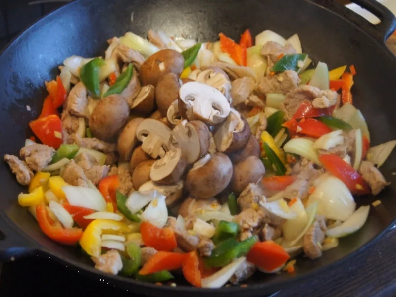 Rezept: Asiatisches Schweinefiletgeschnetzeltes mit Gemüse und gelben Basmatireis Bild Nr. 4829 Asiatisches Schweinefiletgeschnetzeltes mit Gemüse und gelben Basmatireis - Rezept - Bild Nr. 4829