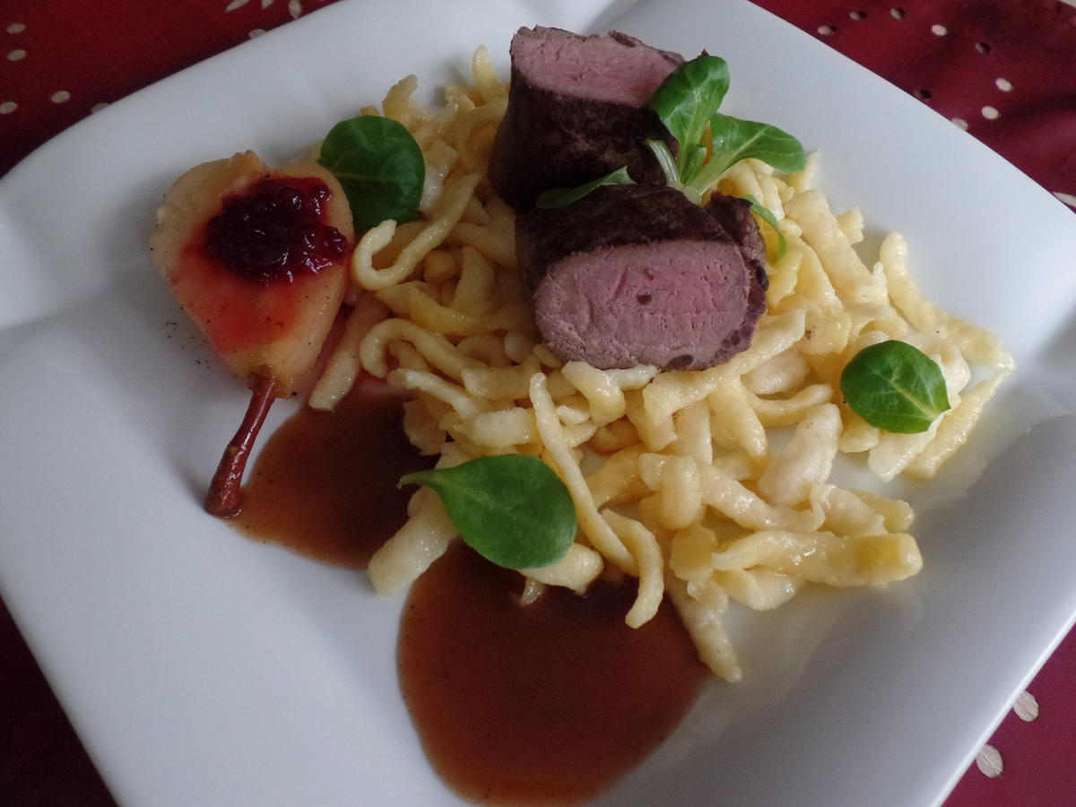 Rehrücken mit Vanille-Birnen und Spätzle - Rezept - Bild Nr. 4820