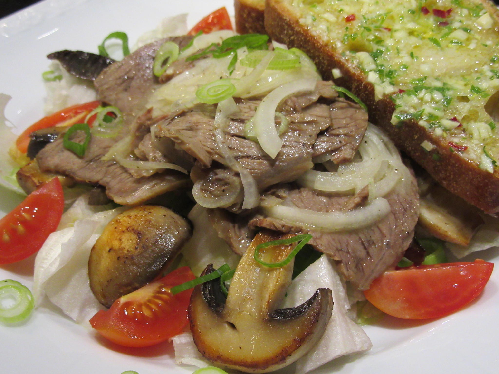 Bilder für Fleisch: Marinierter Tafelspitz auf Salat - Rezept