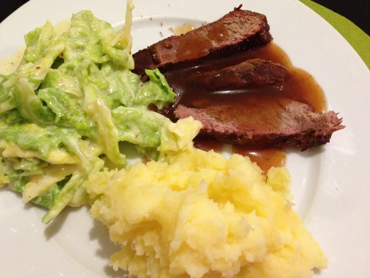 Rezept: Wildschweinbraten mit Rahmwirsing Bild Nr. 2 Wildschweinbraten mit Rahmwirsing - Rezept - Bild Nr. 2