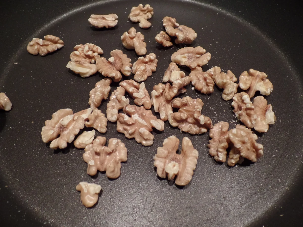 Rezept: Spaghetti mit Petersilien-Walnuss-Pesto Bild Nr. 4828 Spaghetti mit Petersilien-Walnuss-Pesto - Rezept - Bild Nr. 4828