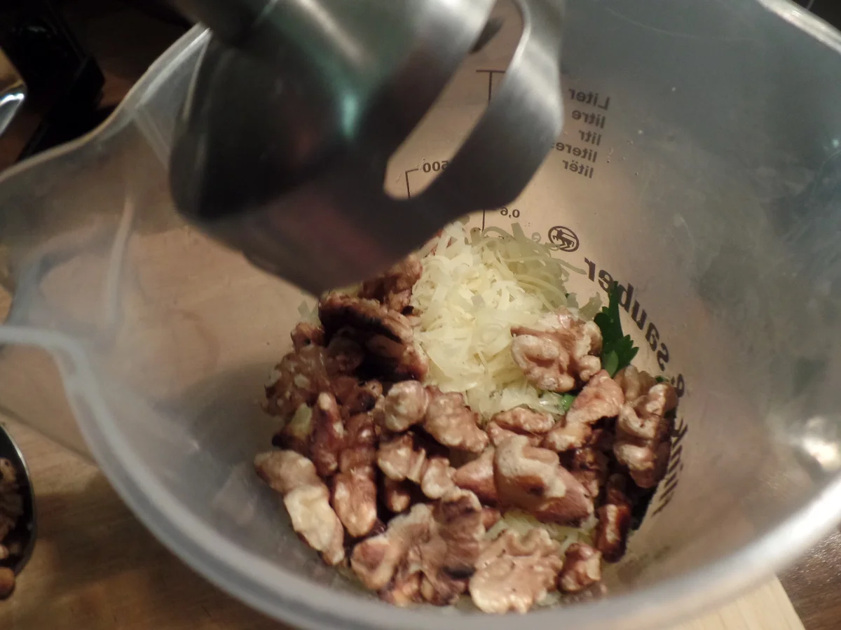 Rezept: Spaghetti mit Petersilien-Walnuss-Pesto Bild Nr. 4833 Spaghetti mit Petersilien-Walnuss-Pesto - Rezept - Bild Nr. 4833